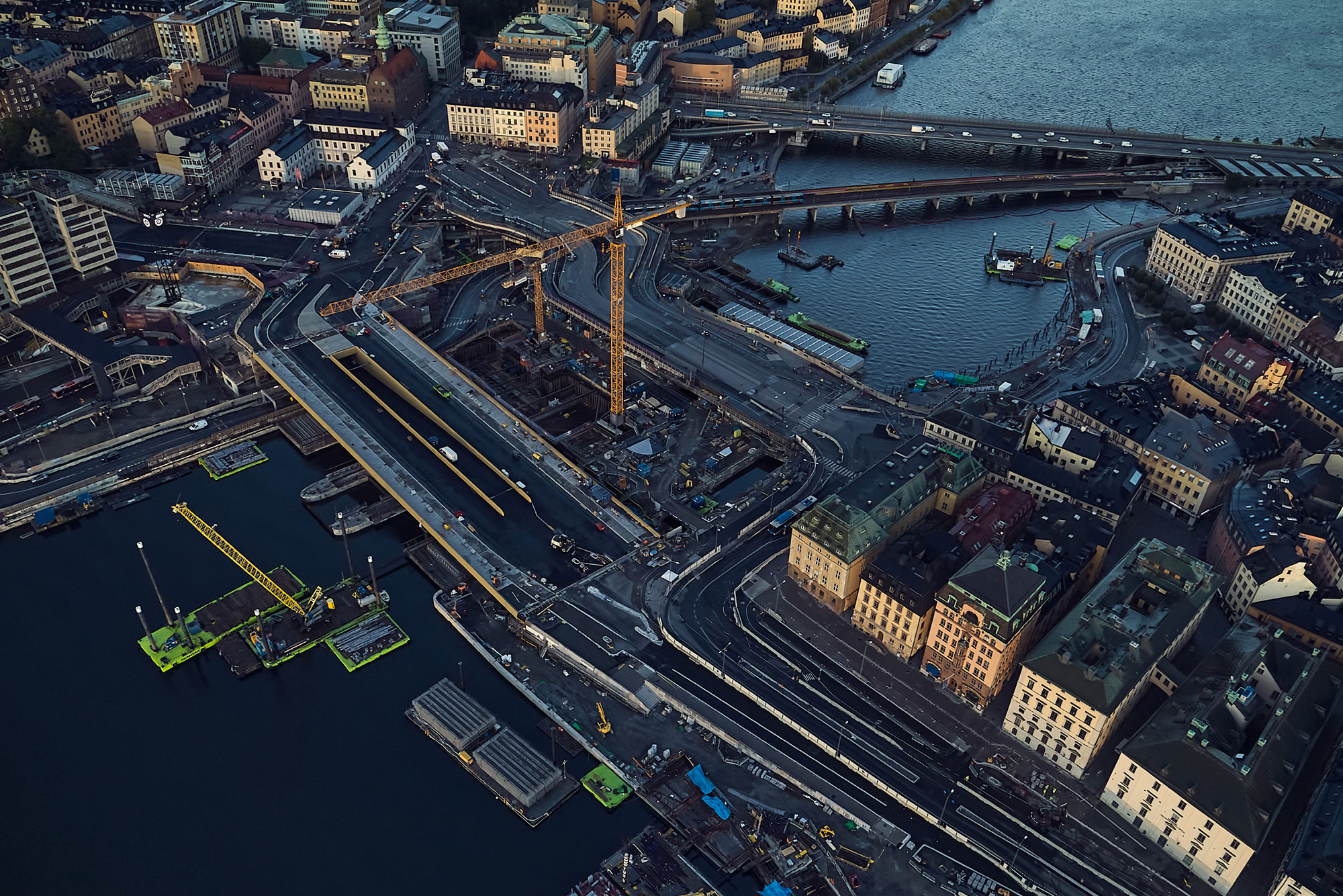 Arbetsplats med lyftanordningar